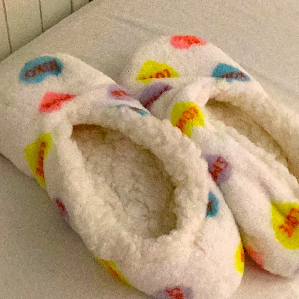 Fluffy slippers! Size 7-8 barely worn!